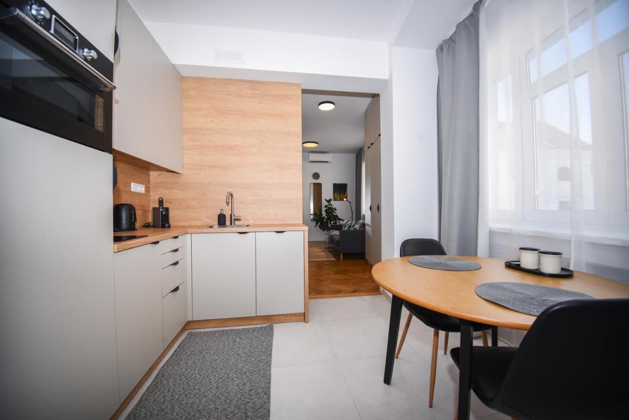 City Center Studio - Comfy & Modern บราติสลาวา ภายนอก รูปภาพ