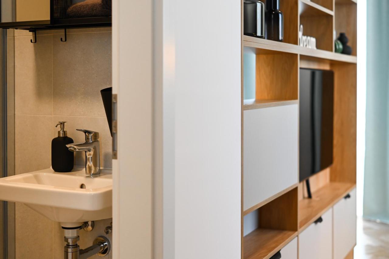 City Center Studio - Comfy & Modern บราติสลาวา ภายนอก รูปภาพ