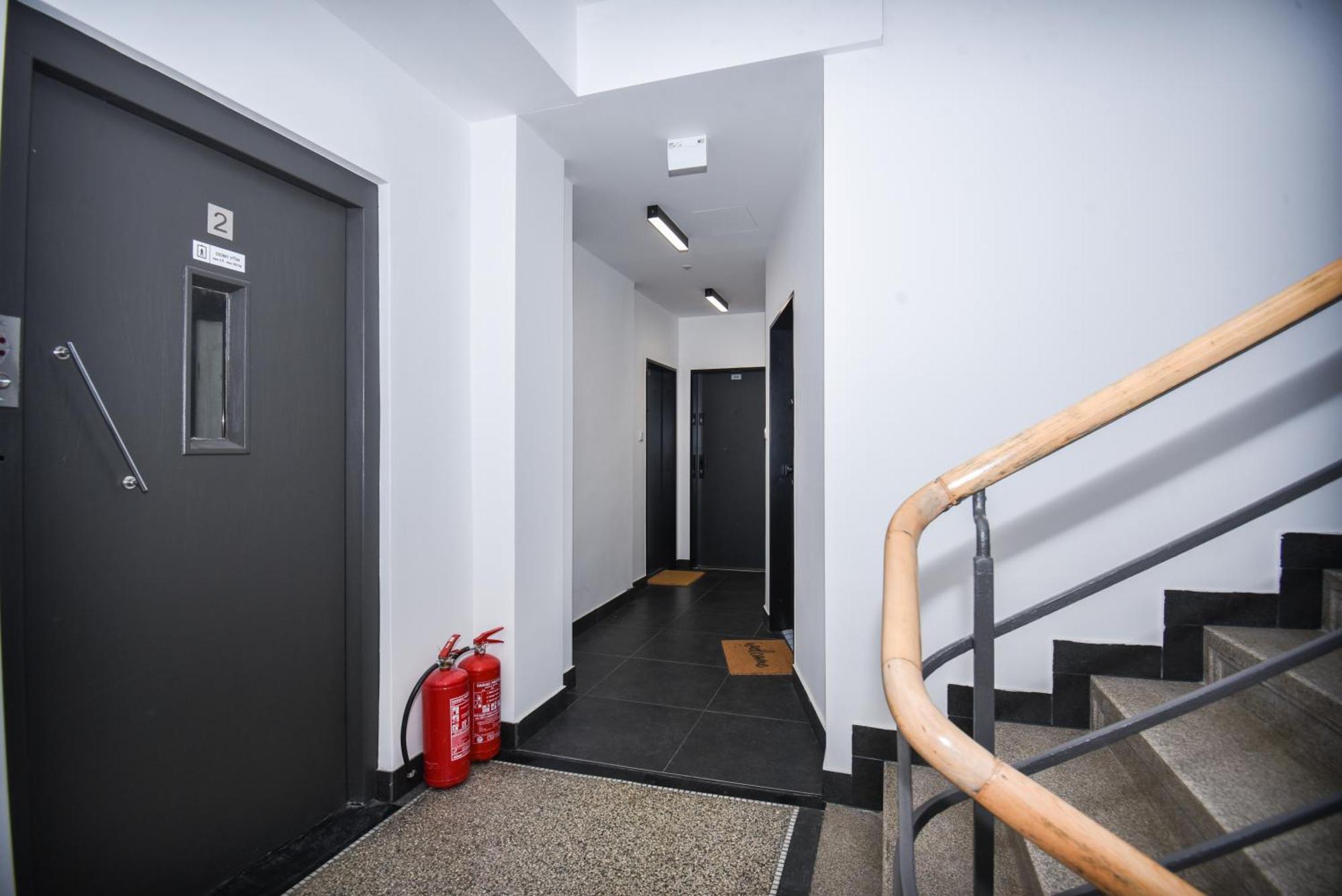 City Center Studio - Comfy & Modern บราติสลาวา ภายนอก รูปภาพ