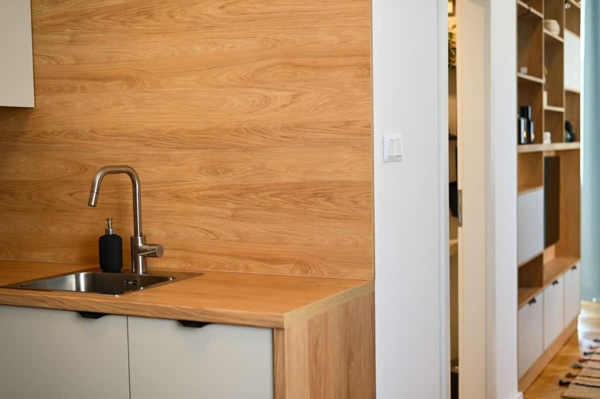 City Center Studio - Comfy & Modern บราติสลาวา ภายนอก รูปภาพ