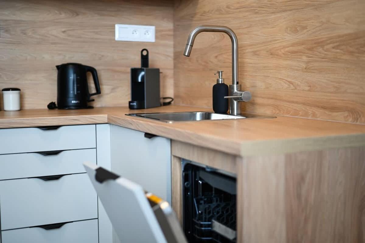 City Center Studio - Comfy & Modern บราติสลาวา ภายนอก รูปภาพ