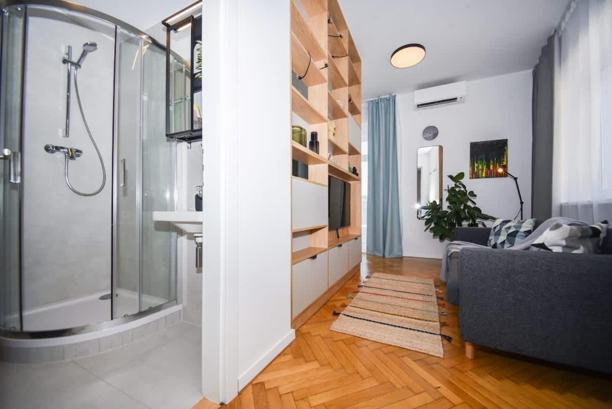 City Center Studio - Comfy & Modern บราติสลาวา ภายนอก รูปภาพ