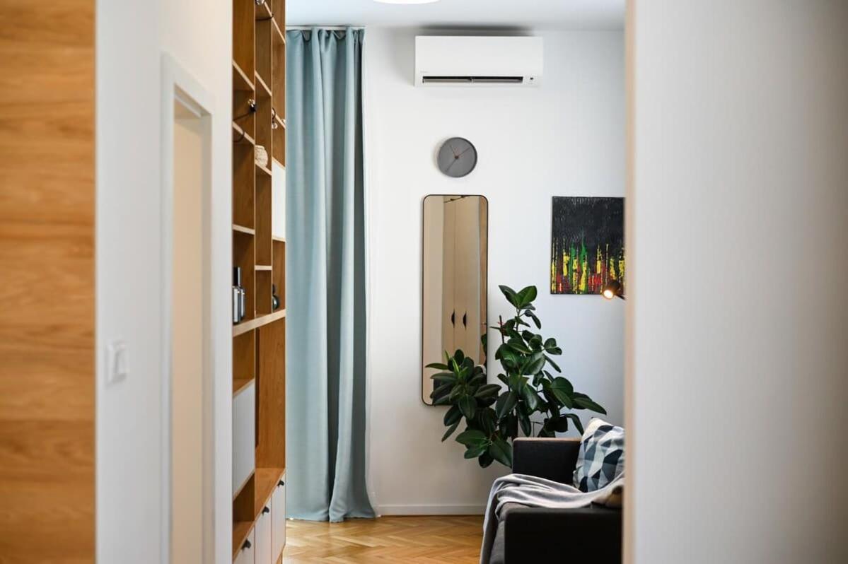 City Center Studio - Comfy & Modern บราติสลาวา ภายนอก รูปภาพ