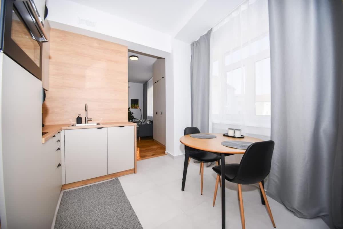 City Center Studio - Comfy & Modern บราติสลาวา ภายนอก รูปภาพ
